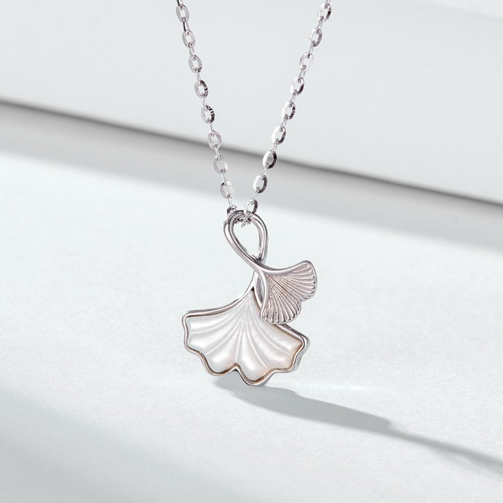 Three lives have apricot necklace